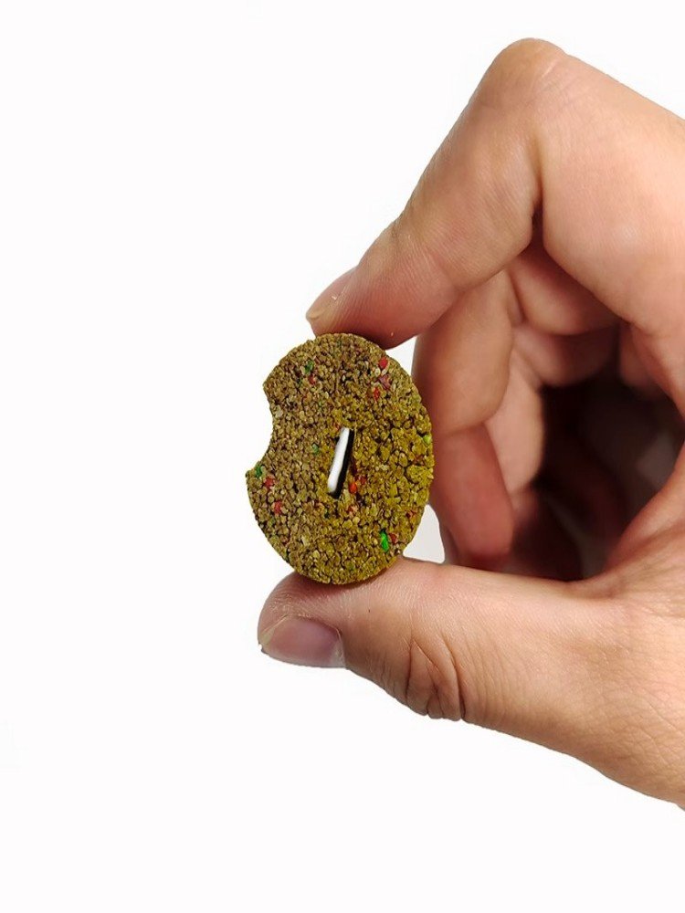 A small-explosive bait, a piece of bait specializing in fishing for a green grass pole, and a pole road that expands