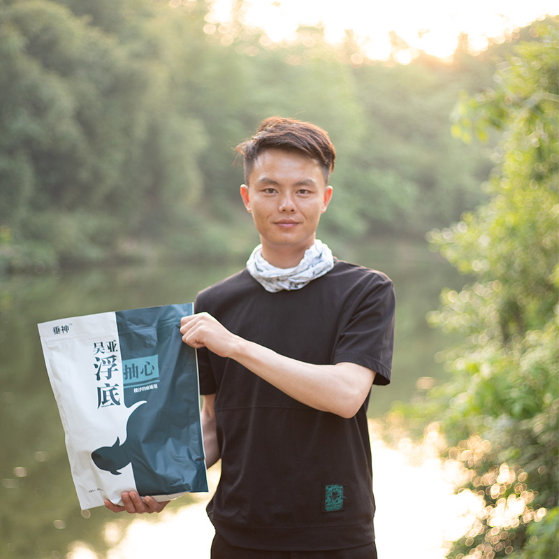 Wu Ya's bottom-fishing effortd to trap the plumbing plumbing black pits and catch the bait of the blue herbfish carp