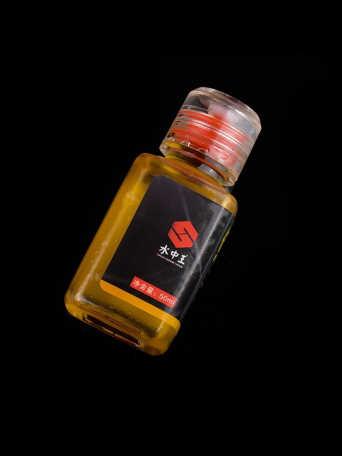 The King's four-season general fishing bait additive is a good bait partner