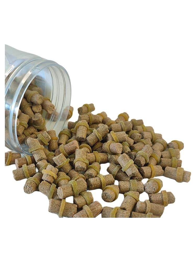 Garlic-flavored pellets, garlic-coated chords, mackerel and green fish ponds