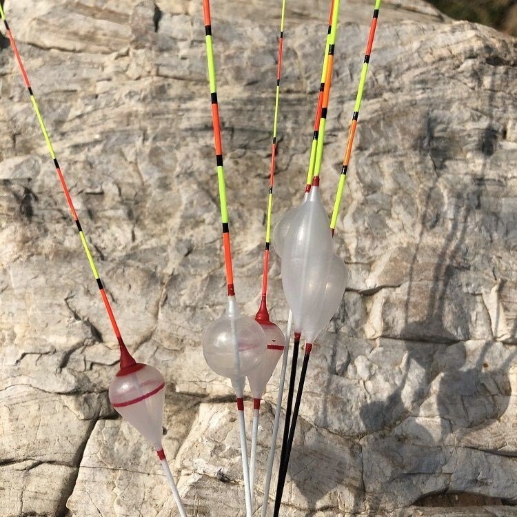 It's a traditional drifting field to protect fish from the wind and from the small amount of lead