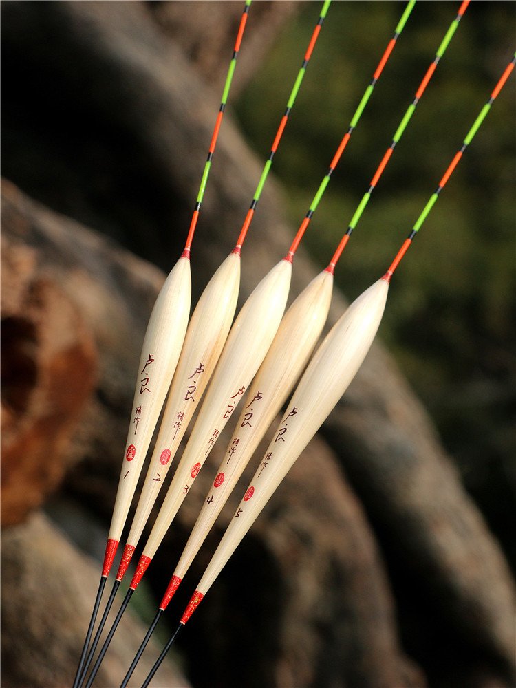 The reed floats fast, short feet long, long feet long, and ferocious larvae larvae larvae with a sharp, sharp, wild fish