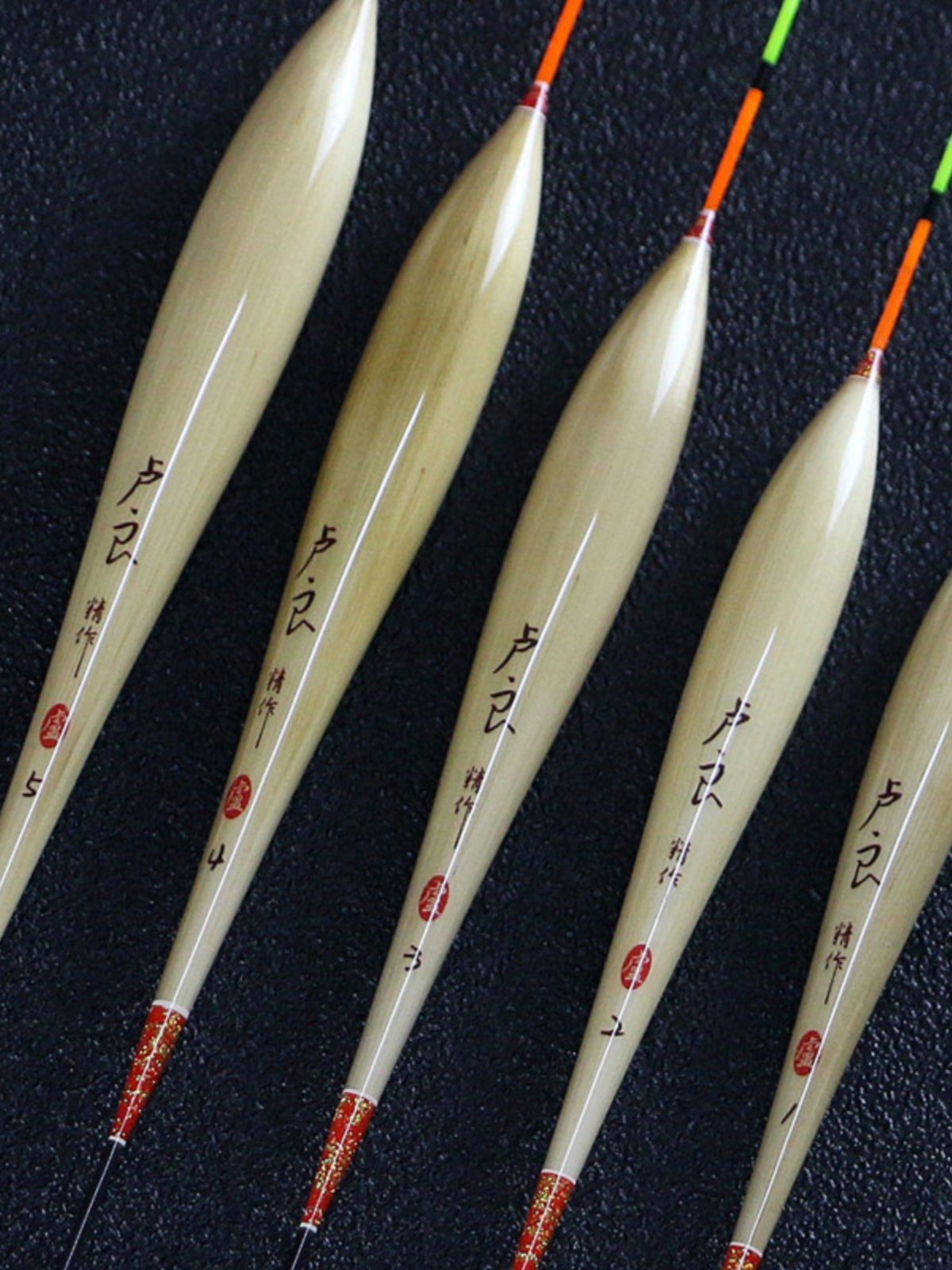 The reed drifters are sharper and sharper and sharper than the water
