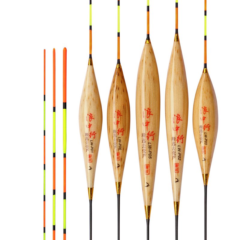 The high-sensitivity carbonation in the waves and the reeds floating against the currents and the short-legged fish