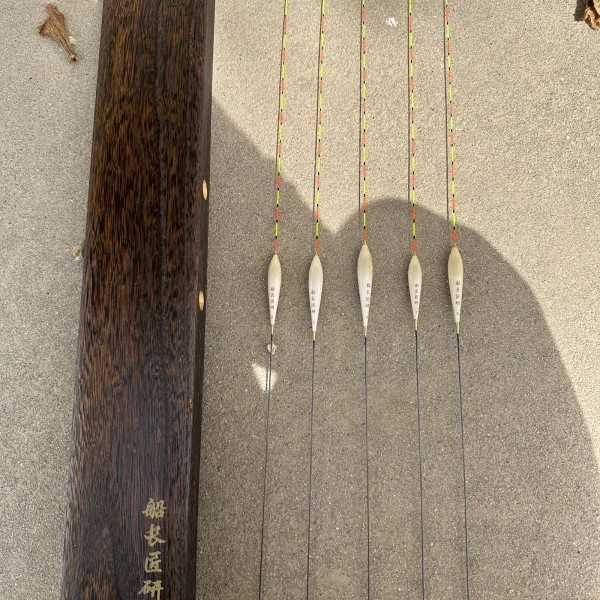 THE CAPTAIN'S CRAFTSMAN'S C11 BLACK PIT IS FISHING FOR THE GOLD WIRES OF THE DONKEY-SNATCHING PROCESS