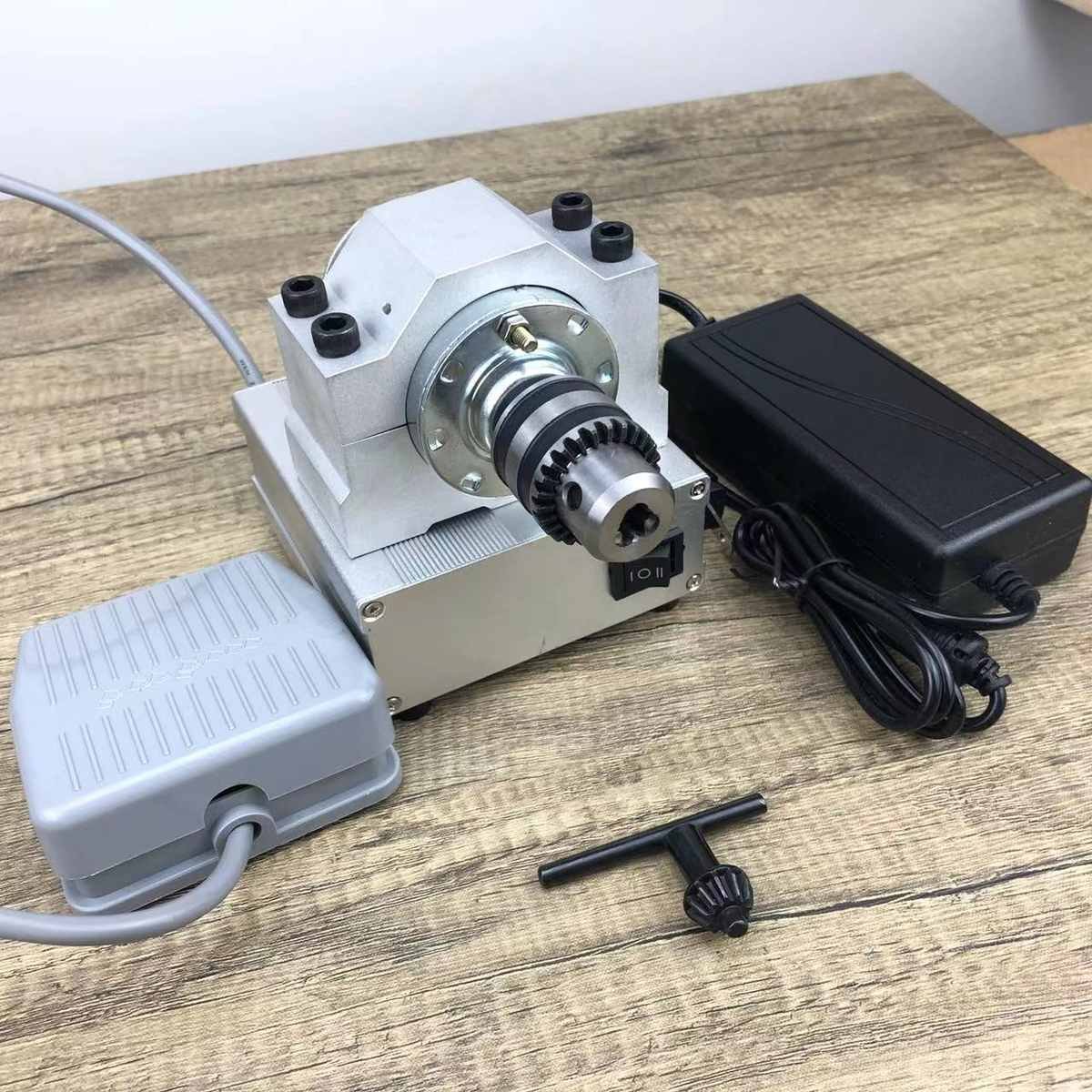 The grinder comes out of the pearl polisher, floats on the chromosomal 24-volt current machine