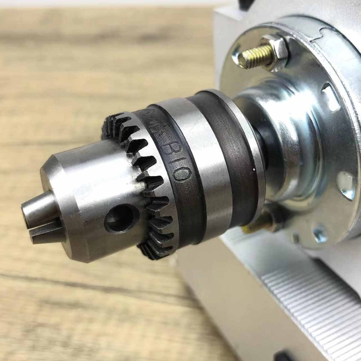 The grinder comes out of the pearl polisher, floats on the chromosomal 24-volt current machine