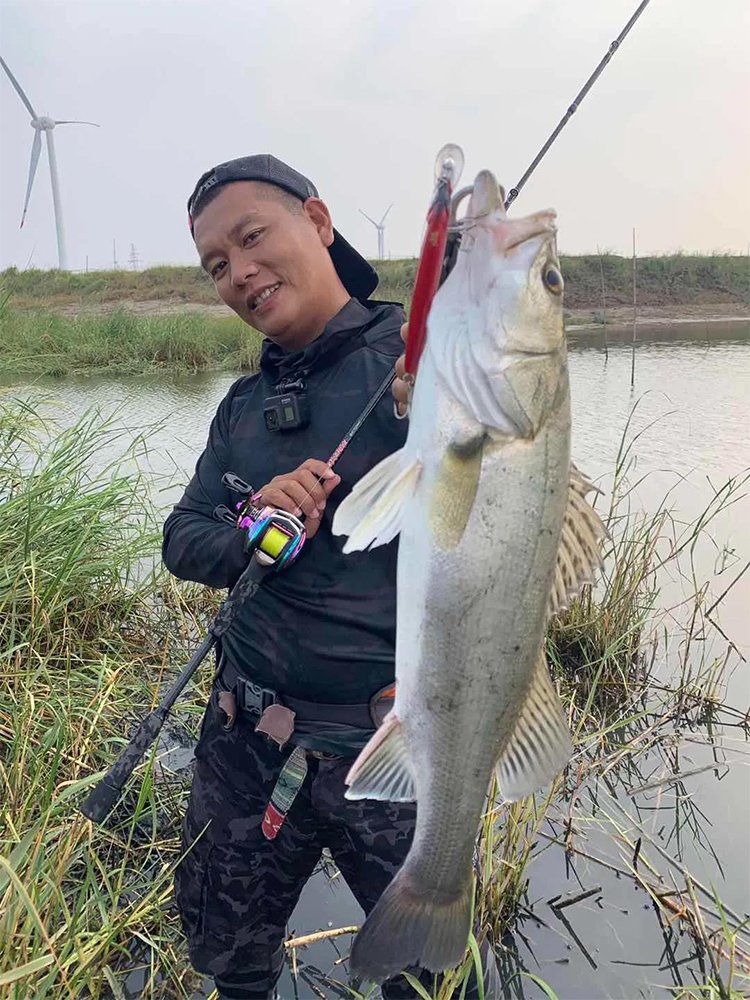 A NEW 22-BONE BONE BONE, THE NEW LUASON LUACONFISH, THE BLACKFISH, THE SQUIRT-SQUIRT, HAS DROPPED THE ROD