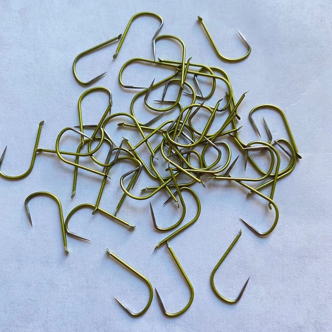The titanium alloy, the new Guandong fishing hook, imported a bulk black pit, with a powerful long handle, swirling the carp