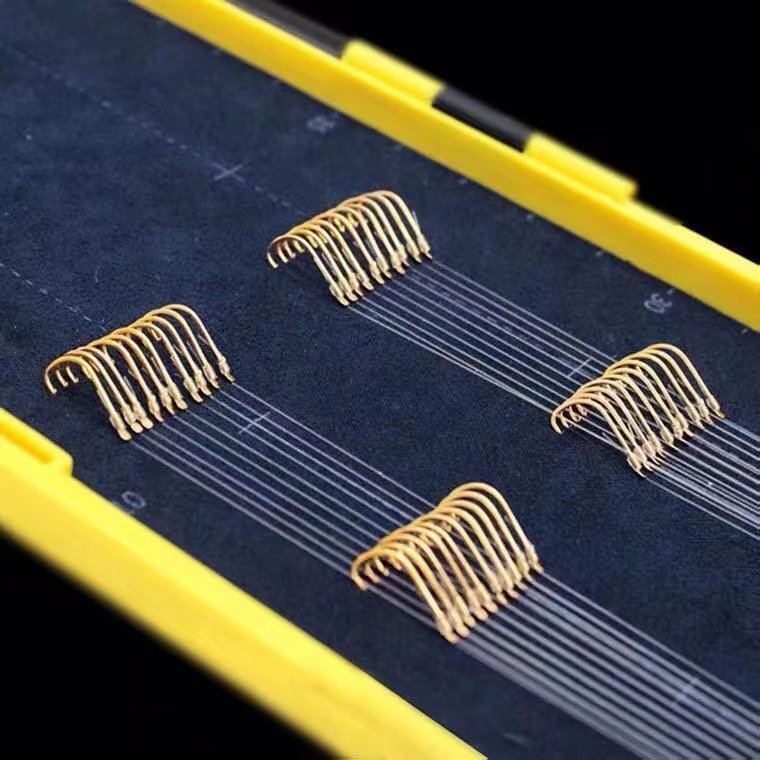 Two hook-fishing hooks, two chords, two chords, a golden mitt, and a new Kanton