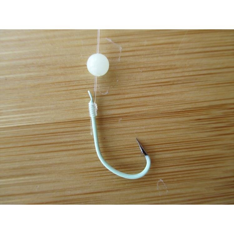 New boat for night-sight, white fruit hooks, steel silk horizons, entangled around sensitive fish hooks