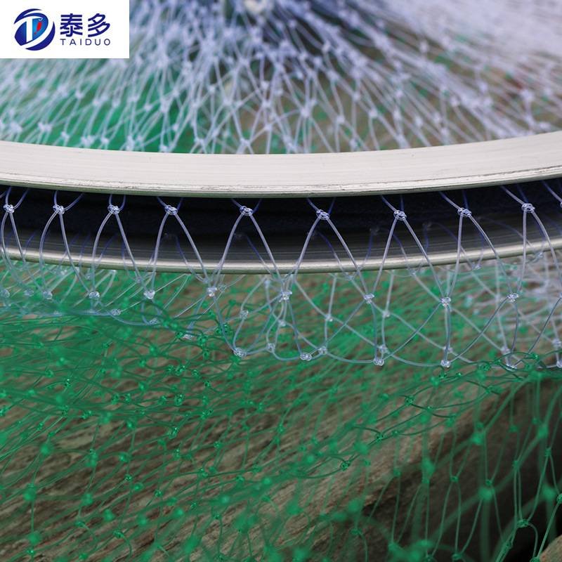 Hand-sprayed aluminum-coloured fish-net-showing, net-sniffing net-sniffing net-sniffing nylons