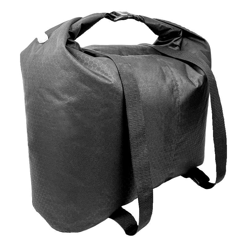 Two-shouldered bags of fish will be filled with aerobic handbags and fish will be transported to fish in a bag of live fish