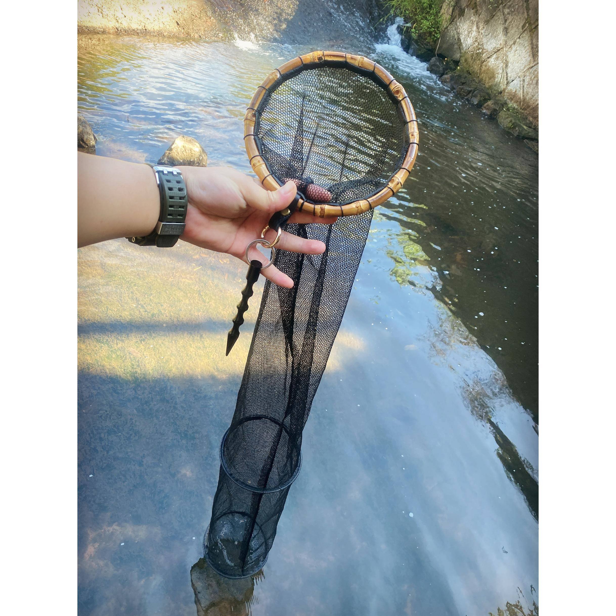 The Luya fly stream net is carrying a little bit of its back to catch a little bit of a little bit of a puddle