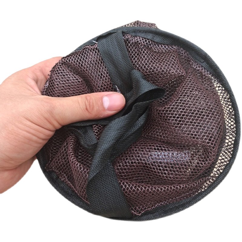 Thermally sells mini-brooks and folds the rubber-coated net so we can go out and fish in the middle of the river