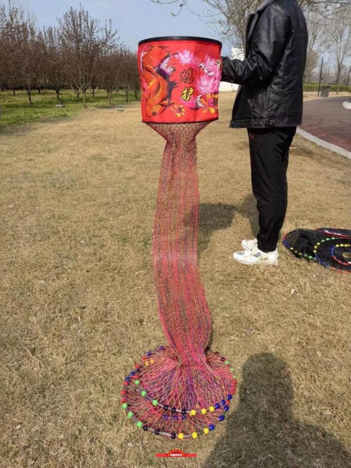 The new seven-coloured fishing gear is woven to protect the black hole from rusty steel