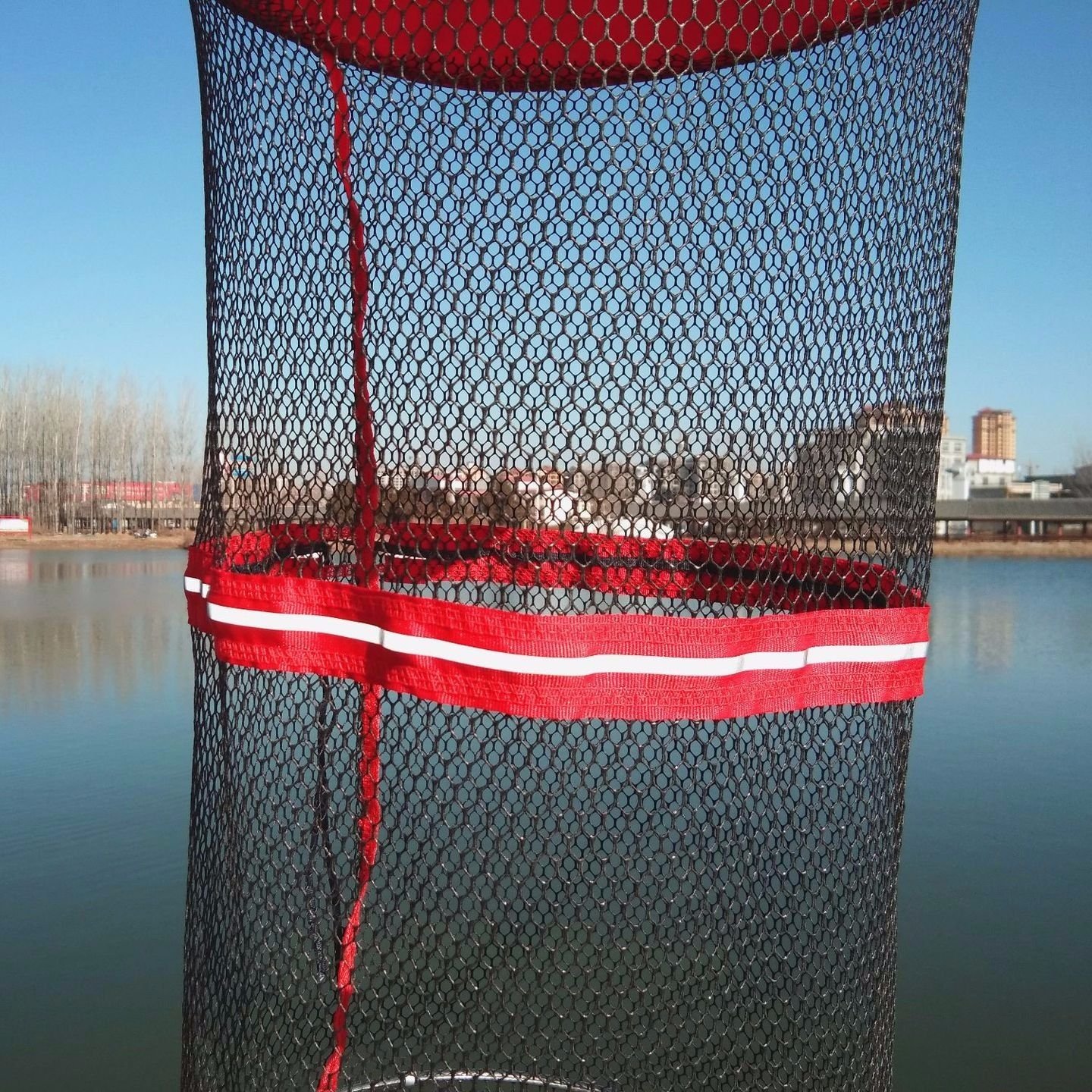The stainless steel net is a multi-purpose fish-covered net with a thick, dry fish-protected little gear
