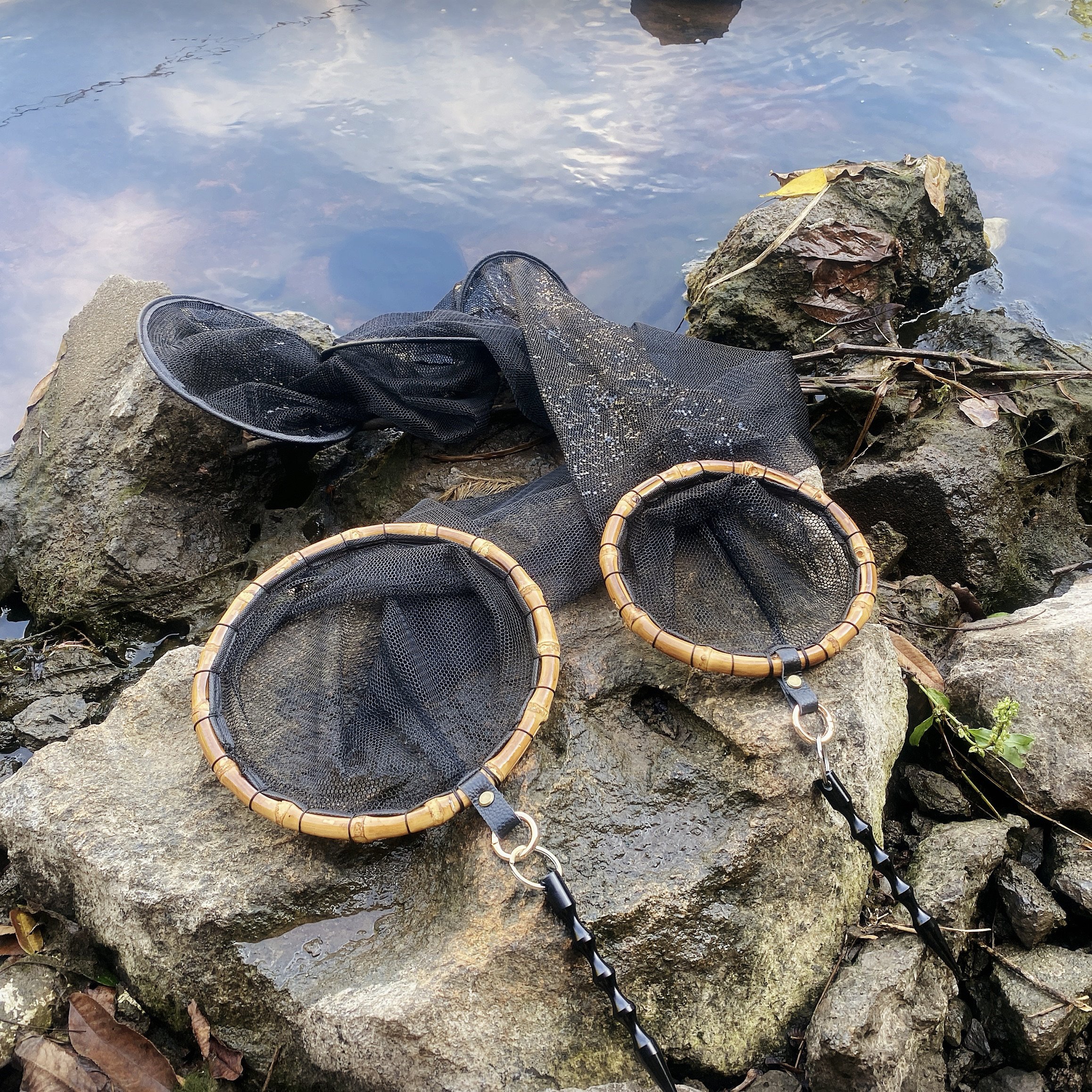 The Luya fly stream net is carrying a little bit of its back to catch a little bit of a little bit of a puddle