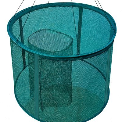 Fish cans in fish cans and fish in fish cans are floating for temporary protection and escape net cages folded in fish cages to breed