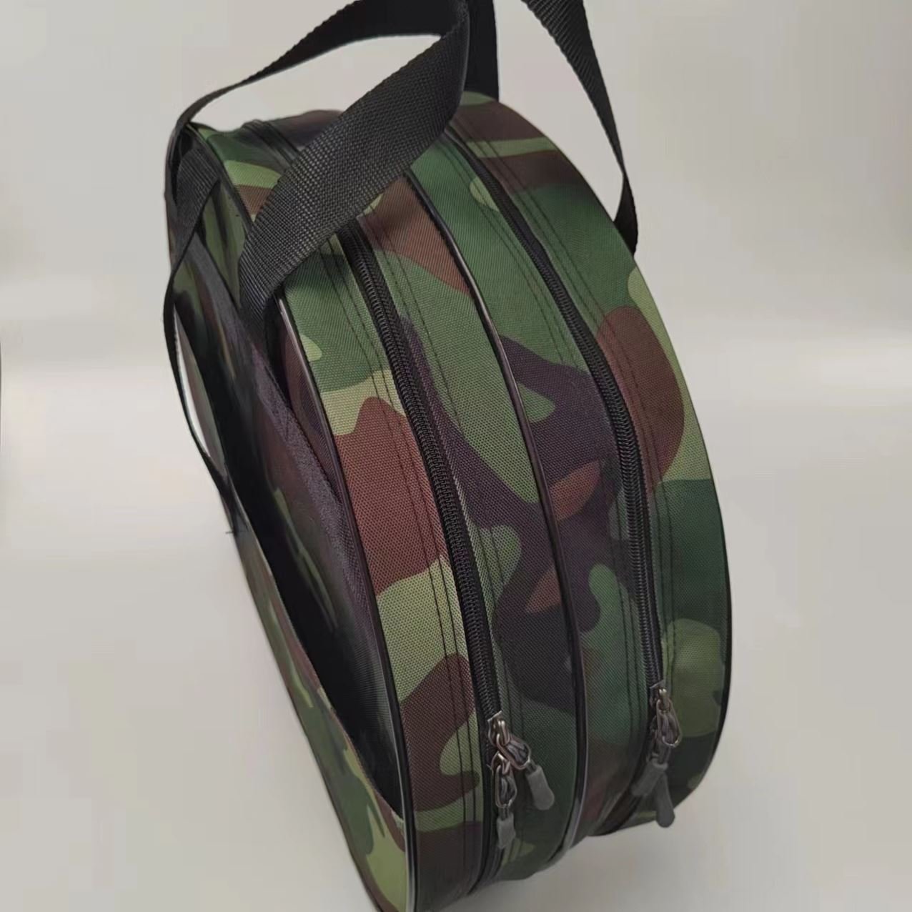 a canvas full of water-resistant little fish bag with 45 and 50 cm round fishing gear