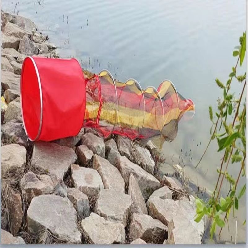 The fishing gear is coated with glue, and the net is loaded, and the net is folded, and the nylon is thicker