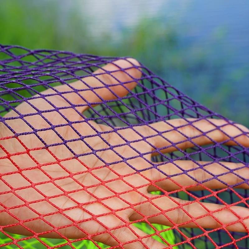 A new, hand-made double-width-dry-weaving net for a thick black pit
