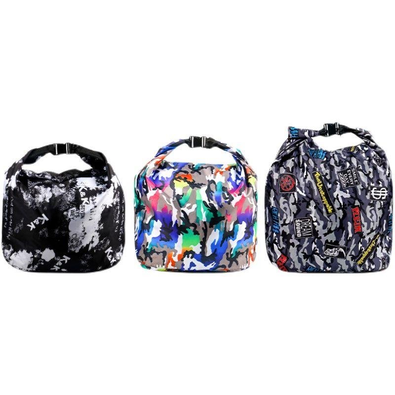 With a fish bag, you can have a live fish bag with a thick folding of a bag of handbags