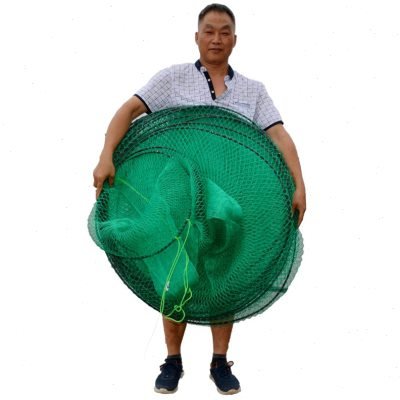 A hand-weaved fishing net with a long, super-massive fish can fold a black-pit fish net and build a coarse nylon