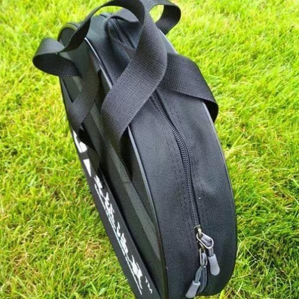 the canvas is thick, waterproof, small, 45c50cm round fishing gear packs
