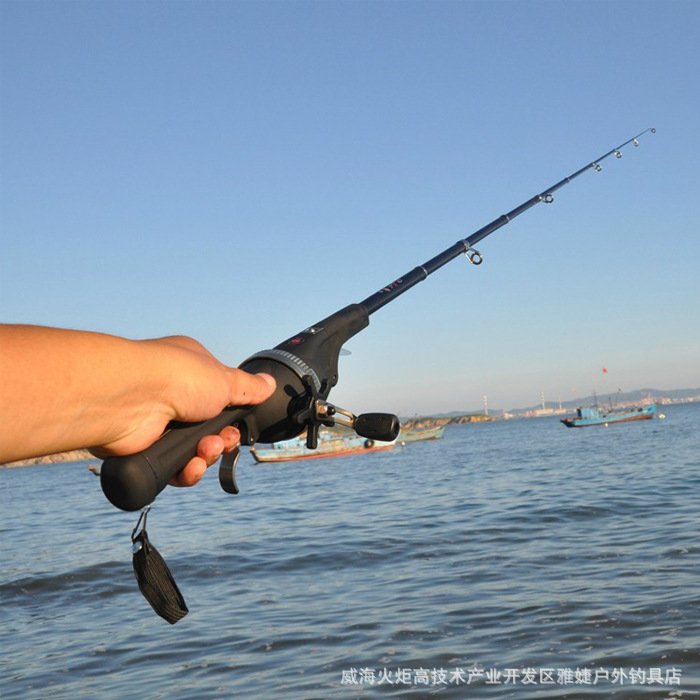 A new light-fisher, Lego Carbon pole, folds a portable pole with a pole