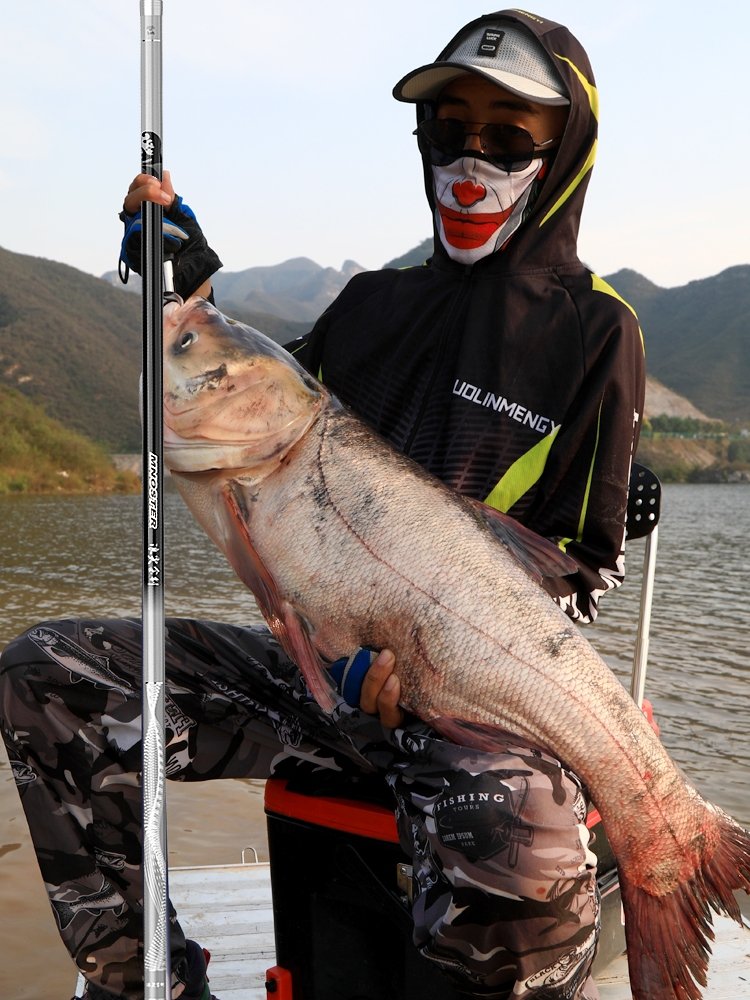 Scrambling gold-fishing poles are so light and so hard