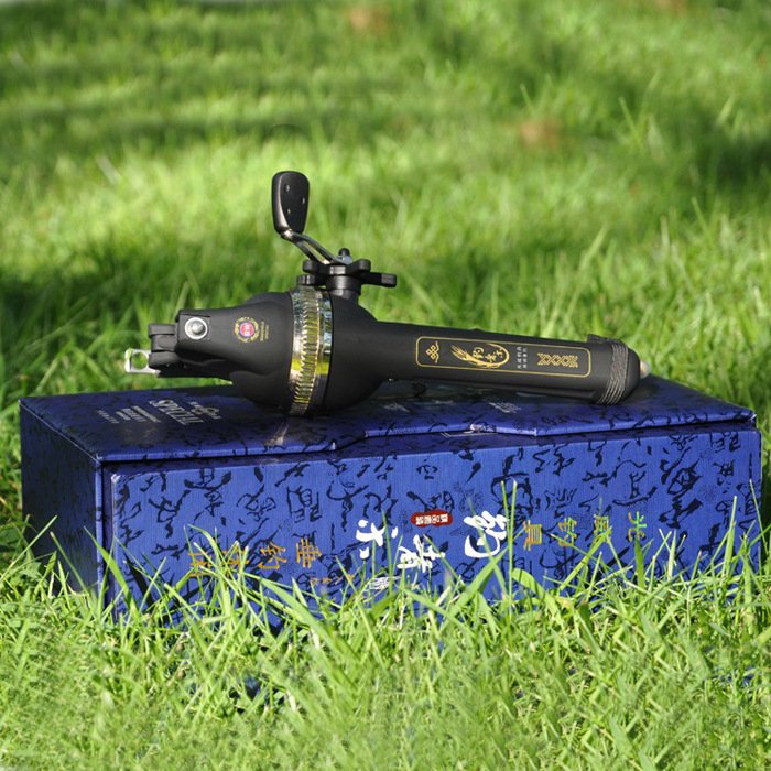 New light-fishers like a full set of high-carbon poles, folding portable poles