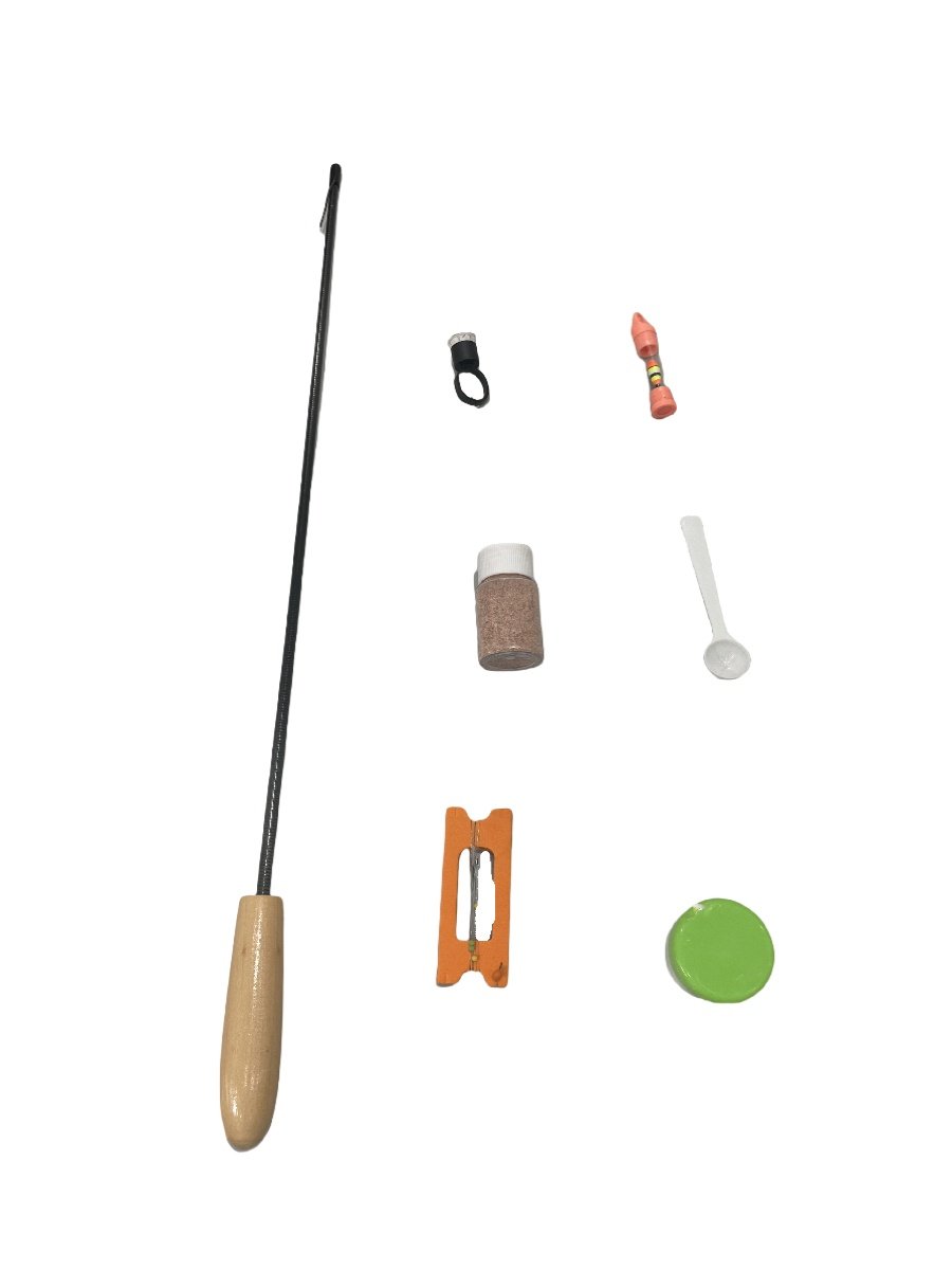 Hand-made hand-made small, portable fishing gear with new hands on child fish poles outside the portal