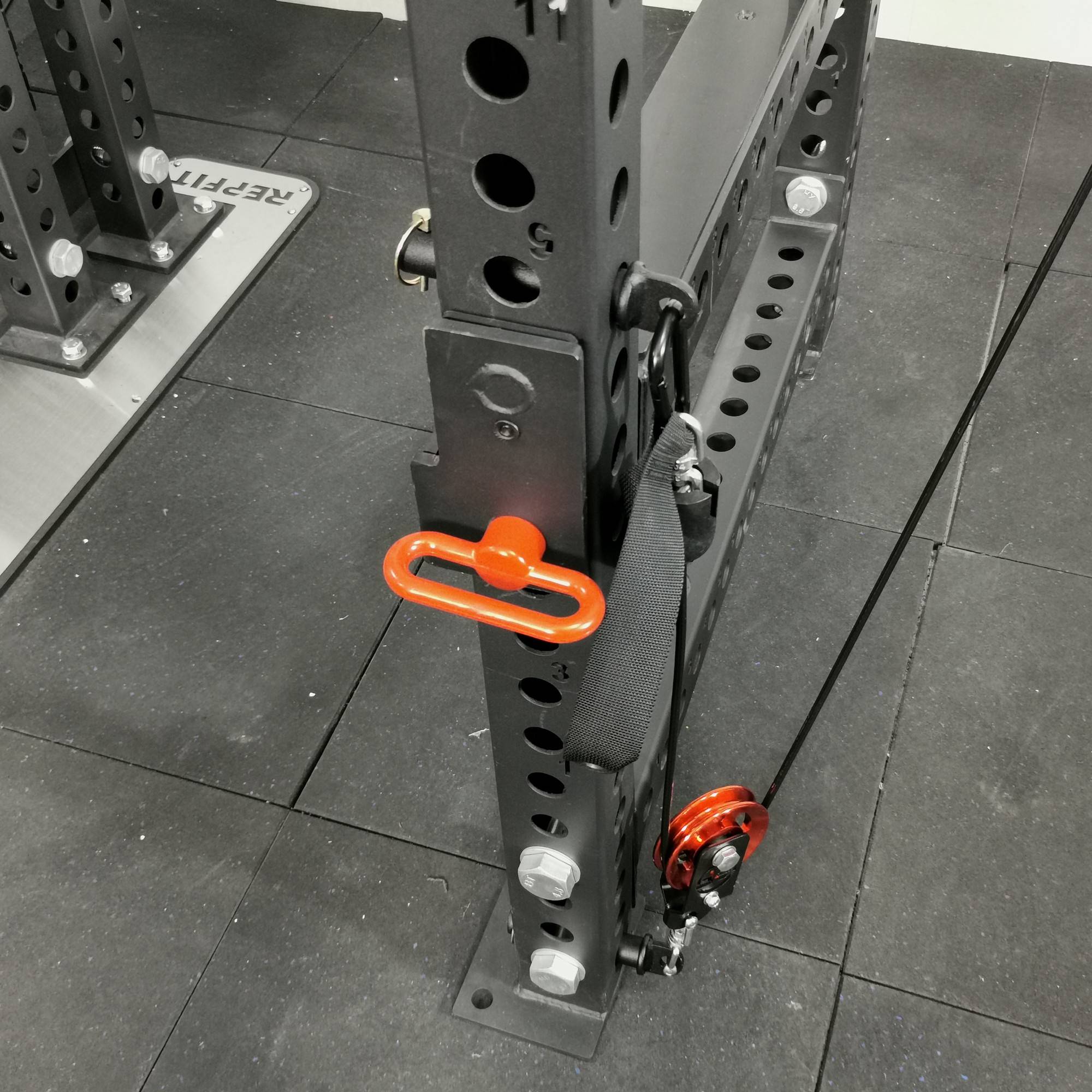 High-low-backed double-flying bird attachment fast-disbursing