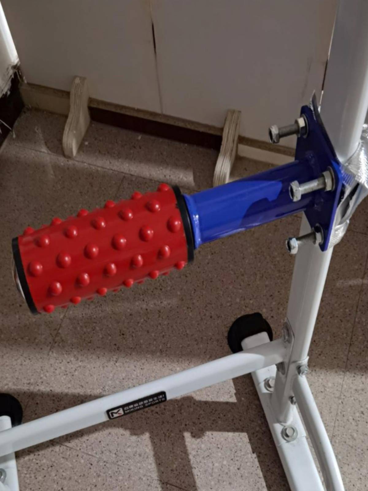Outdoor fitness path Middle -aged and elderly indoor sports equipment fixed wall -mounted leg massage wheels