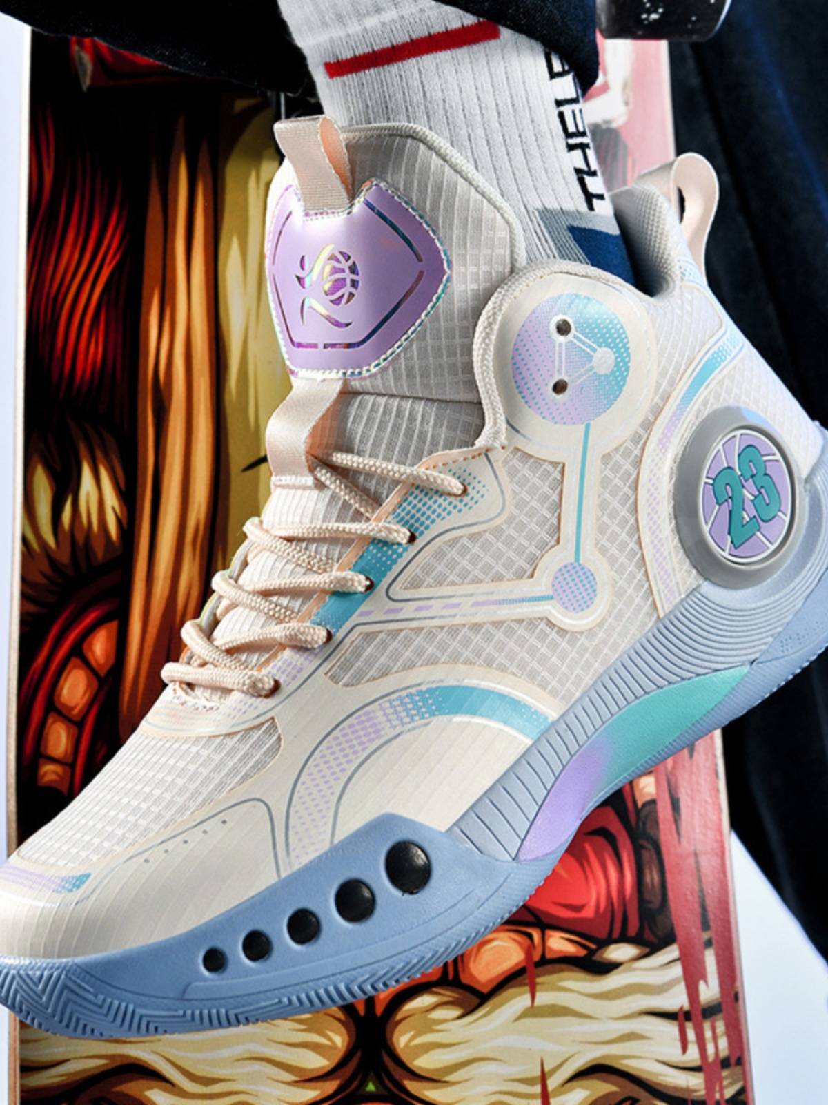 The Li Ning Shoes Men's Boots are sliding through the air to slow down the tremors
