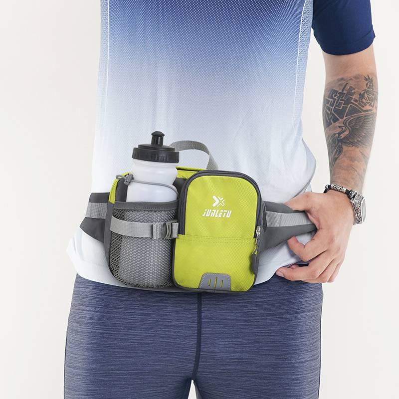 A running waist bag, a men's and women's outdoor sports kettle, a multi-purpose marathon kit, with a mountain-mounted mobile phone to protect the back of the water