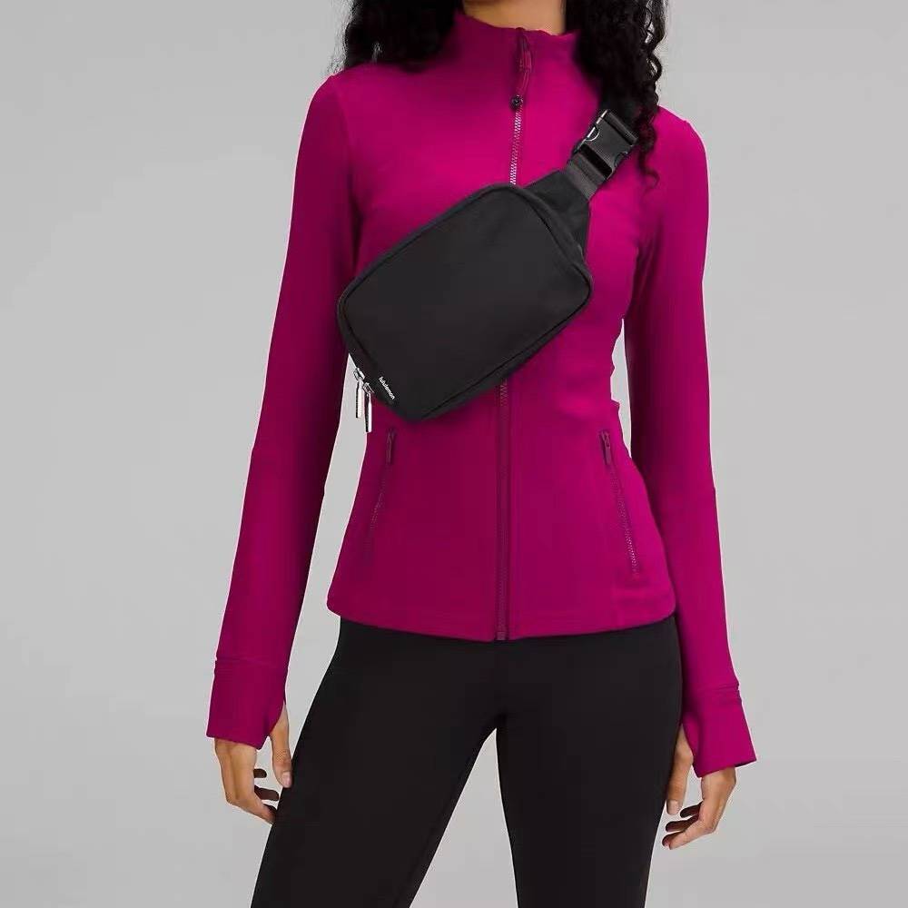 Cash, lulu and truncated 2L-capable waist packs with a slant ride for leisure yoga outdoor exercise, male and female