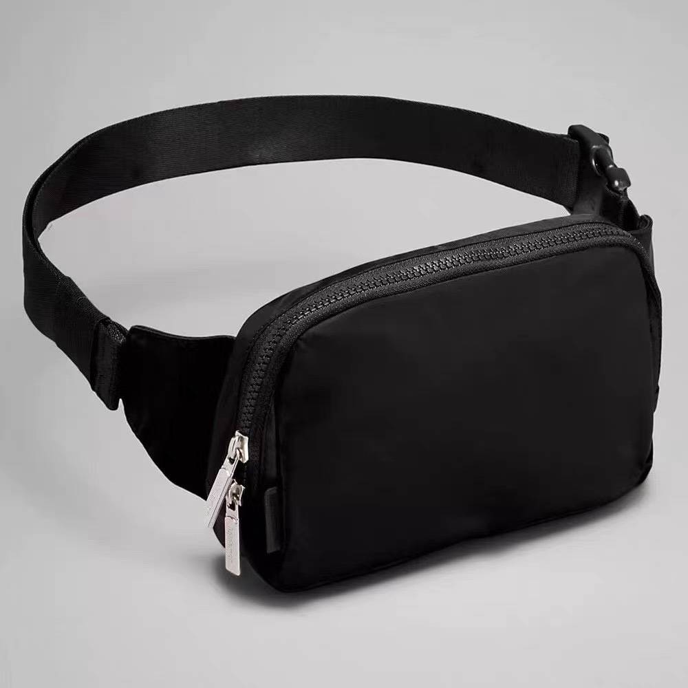 Cash, lulu and truncated 2L-capable waist packs with a slant ride for leisure yoga outdoor exercise, male and female