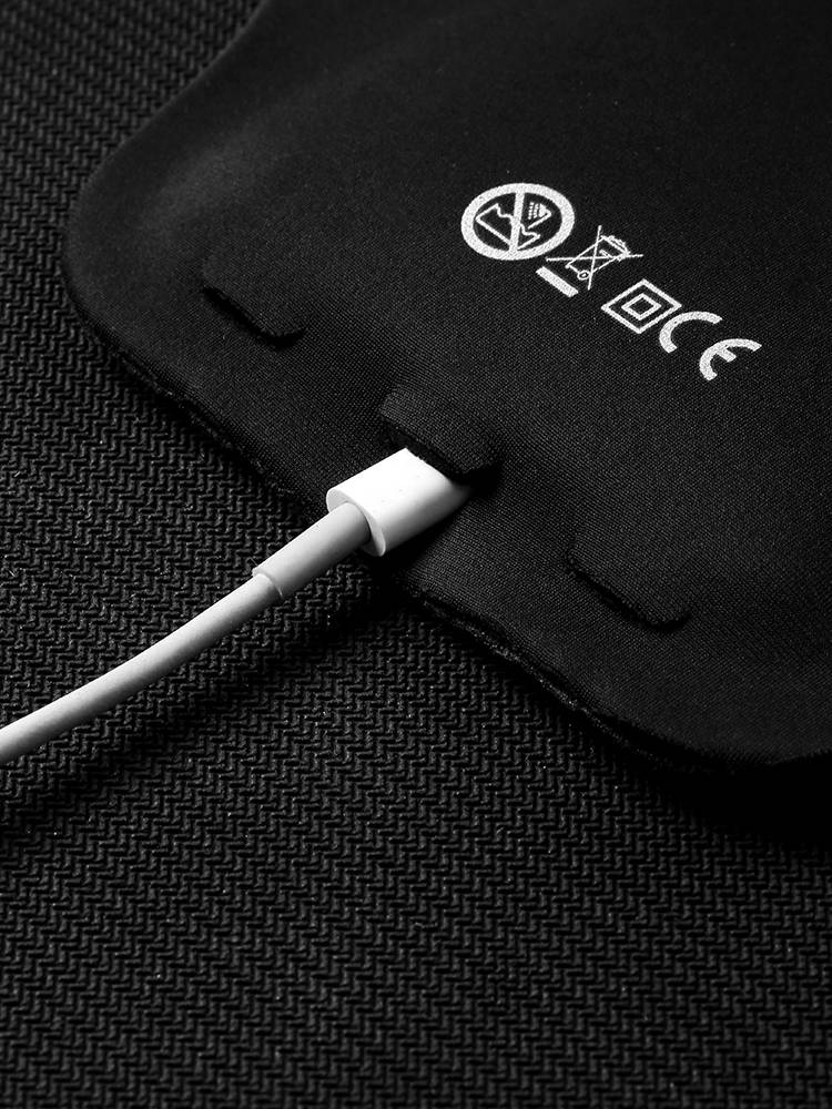 A running mobile phone bag with a gym kit with an arm arm and arm bag with a wrist and a mobile phone kit