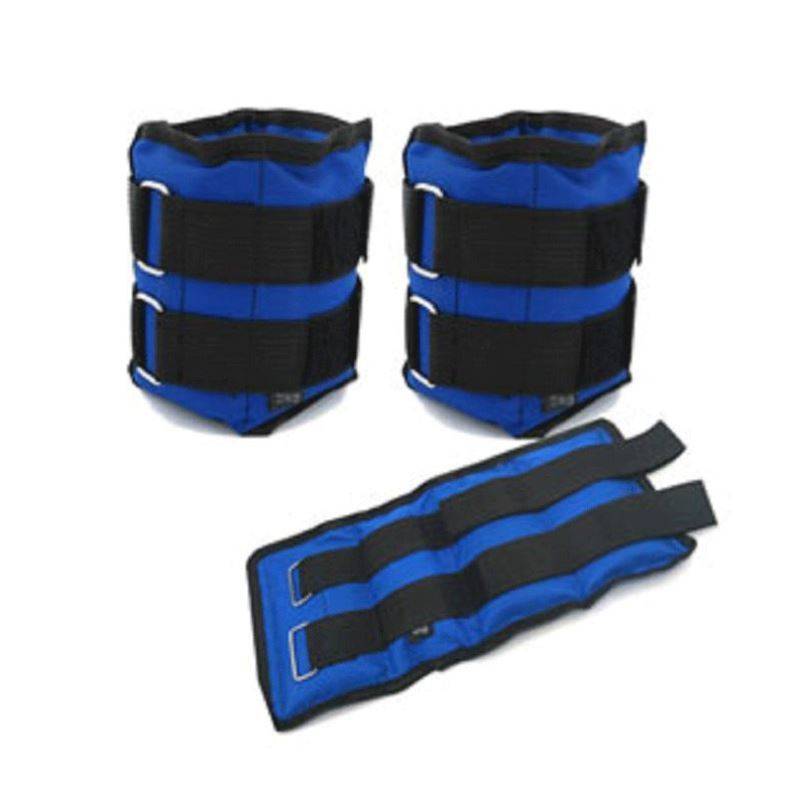 Middle school students with heavy sandbag running children's sports wrist muscle jumping exercise weight training equipment and equipment