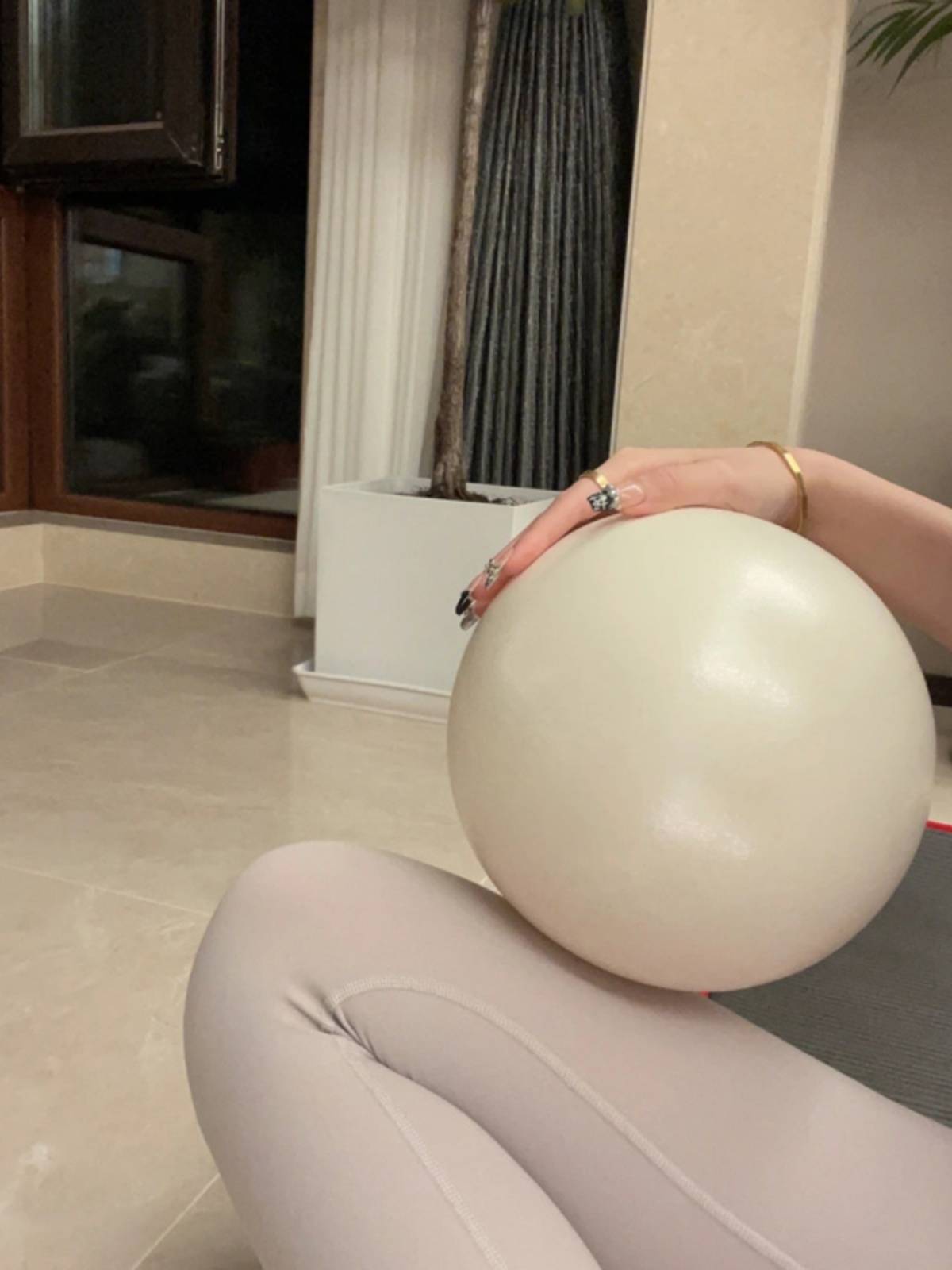 Yoga small ball milk white brown thick explosion -proof 25cm scrub wheat pipe Pulati pot bottom muscle fitness body ball