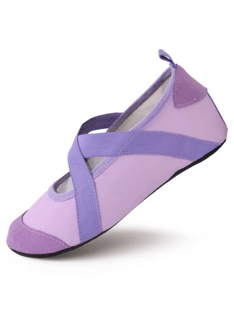 Run-in lady yoga shoes, soft-sliding floors, home-made jump ropes, lecturing shoes
