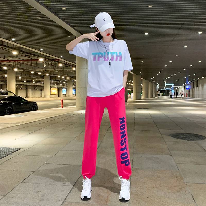 The Korean women's gymnasium and dress-up adult cheerleading team for youth and Zuba dance