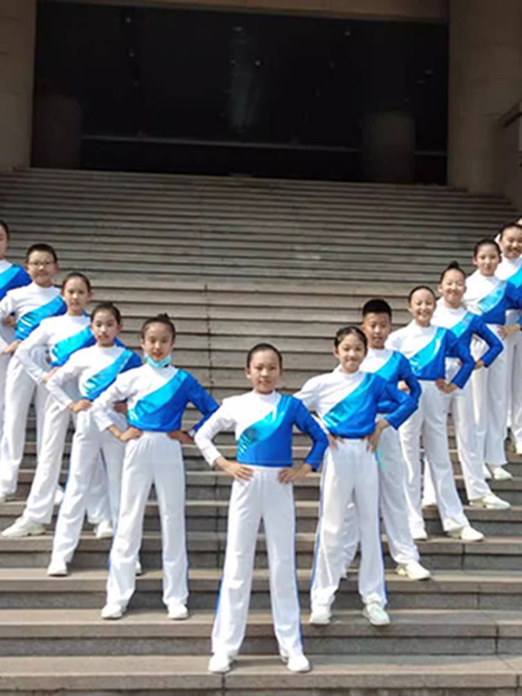 Primary and secondary school students radio gymnastics contest gymnastics group gymnastics watch children's square dance performance dance service