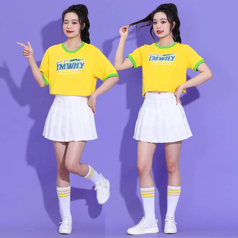 The opening ceremony of the new student cheerleading game show