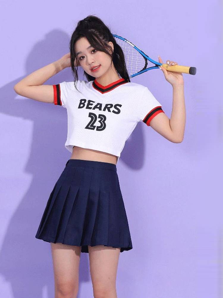 Adult female college student cheerleading team performance meeting opening ceremony Lala team cheerleading performance service gymnastics