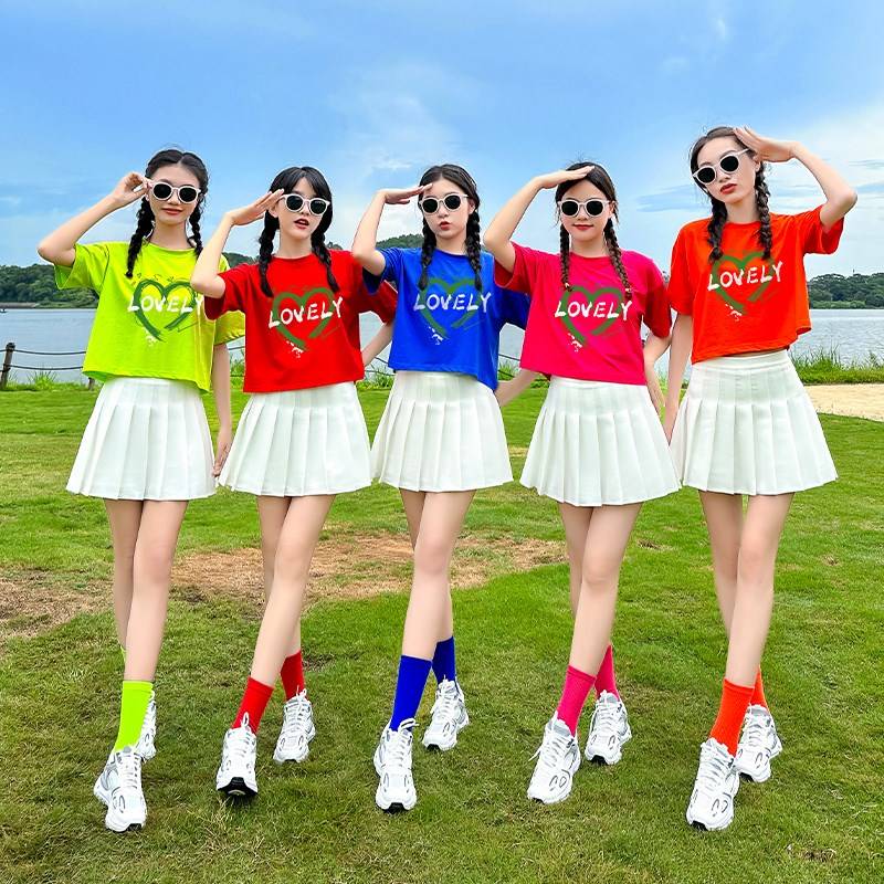 The opening ceremony of the Middle School Student Games Lala Team La La Raids performing the women's group adult jazz dance health aesthetic clothing