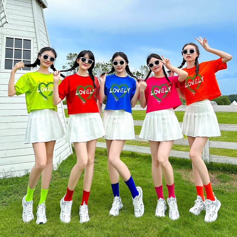 The opening ceremony of the Middle School Student Games Lala Team La La Raids performing the women's group adult jazz dance health aesthetic clothing