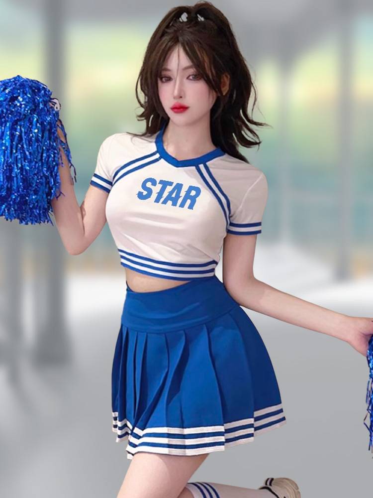 The Korean girls cheerleading to wear the European football baby cup and to fuck the gym girl